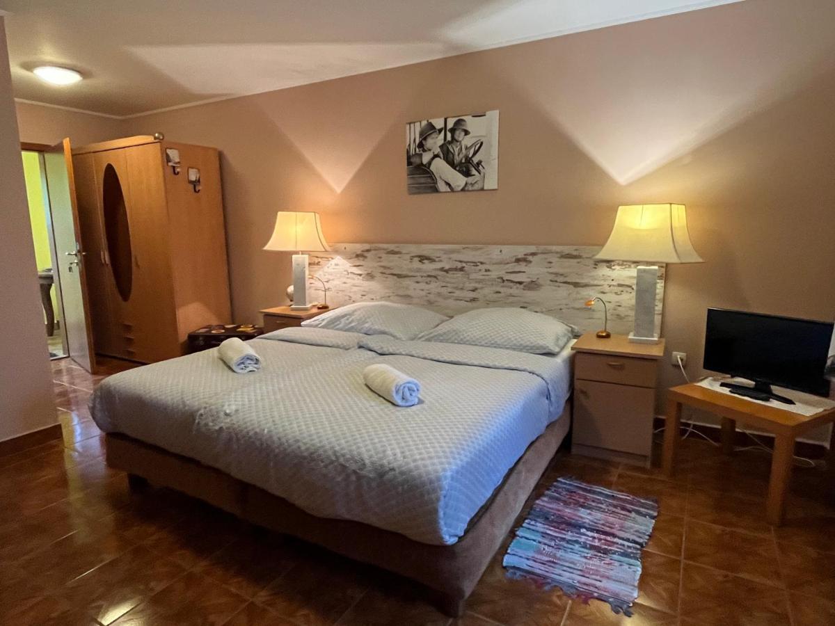 Erdei Vendeghaz Hotel Bogot Buitenkant foto