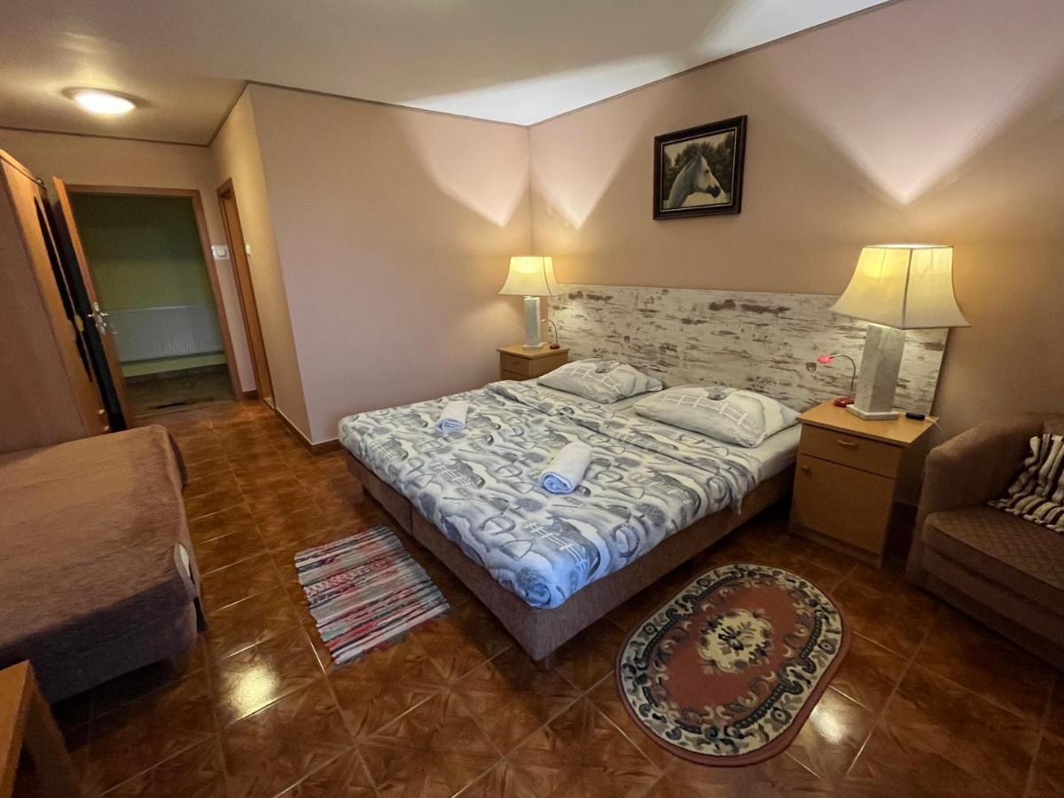 Erdei Vendeghaz Hotel Bogot Buitenkant foto