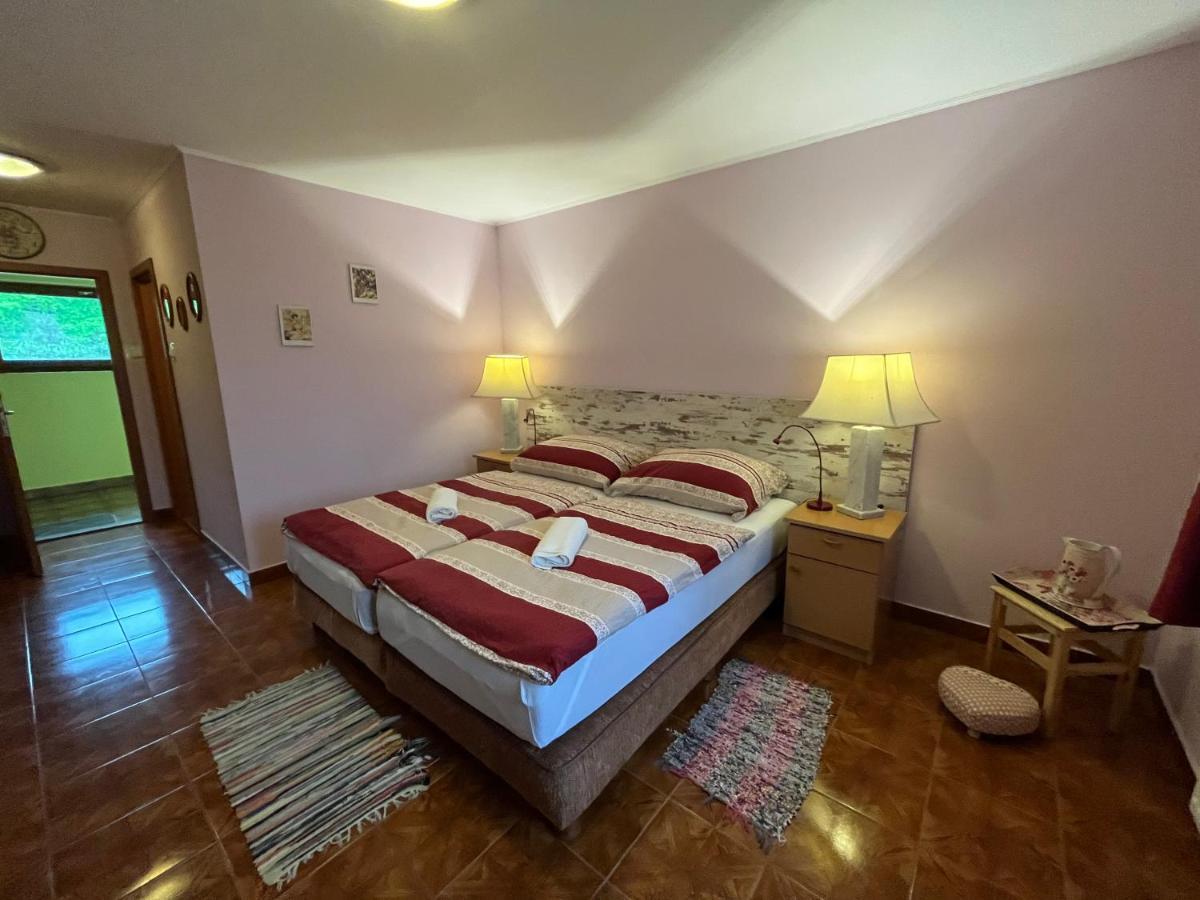 Erdei Vendeghaz Hotel Bogot Buitenkant foto